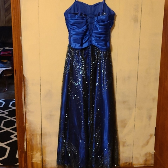 Formal Dress - Picture 3 of 4